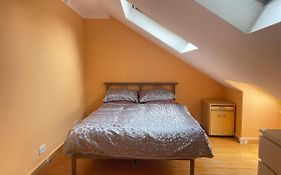 Private Room- Direct Travel Central/ Heathrow