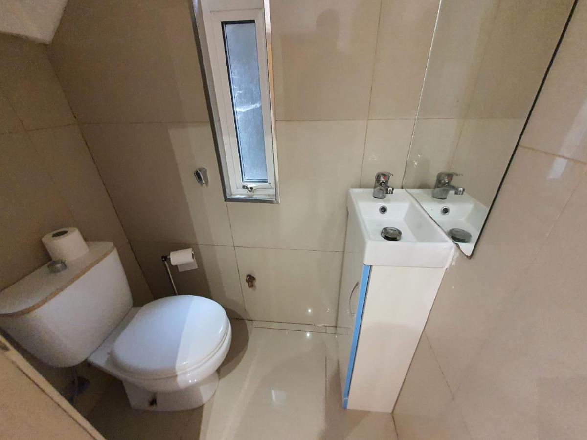 Private Room- Direct Travel Central/ Heathrow London Exterior photo