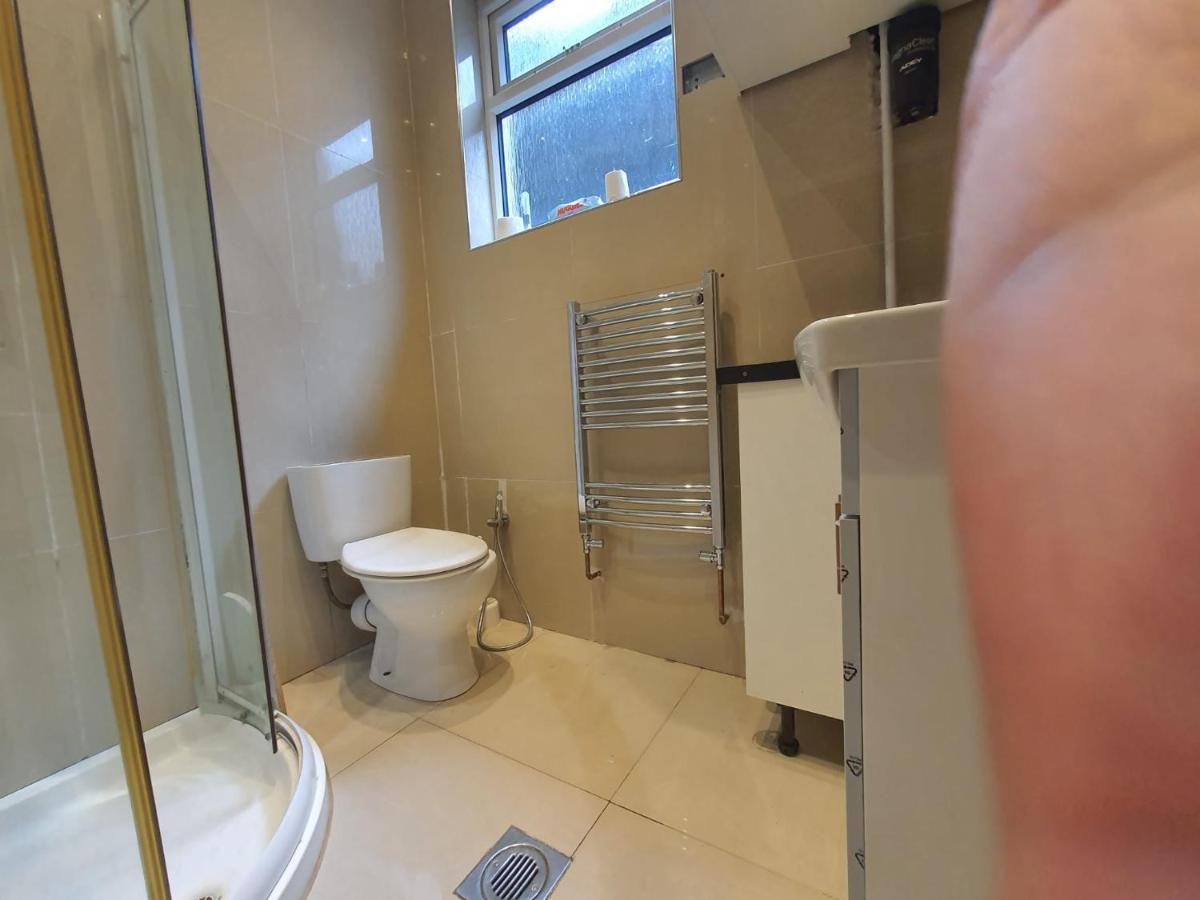 Private Room- Direct Travel Central/ Heathrow London Exterior photo