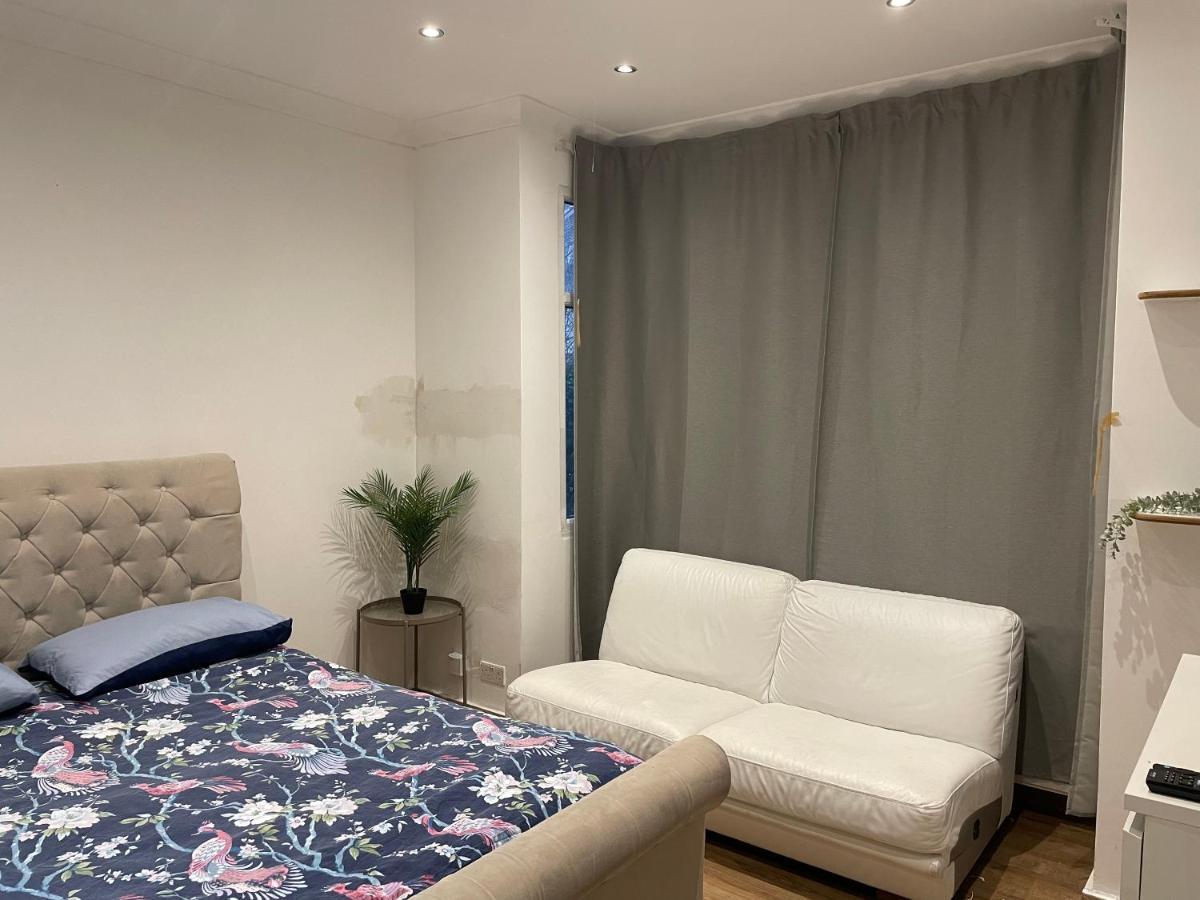 Private Room- Direct Travel Central/ Heathrow London Exterior photo